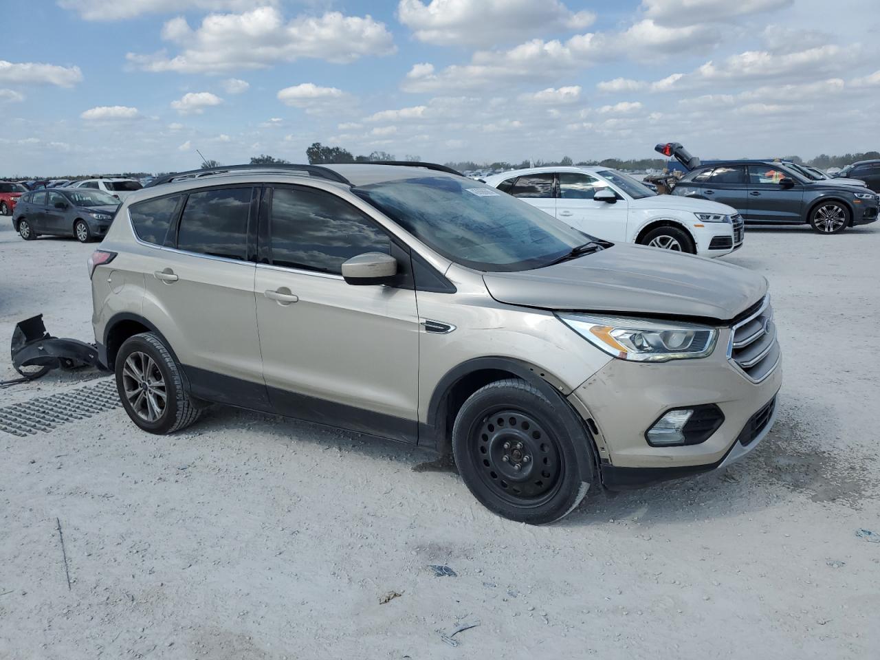 2017 FORD ESCAPE SE - Image 4