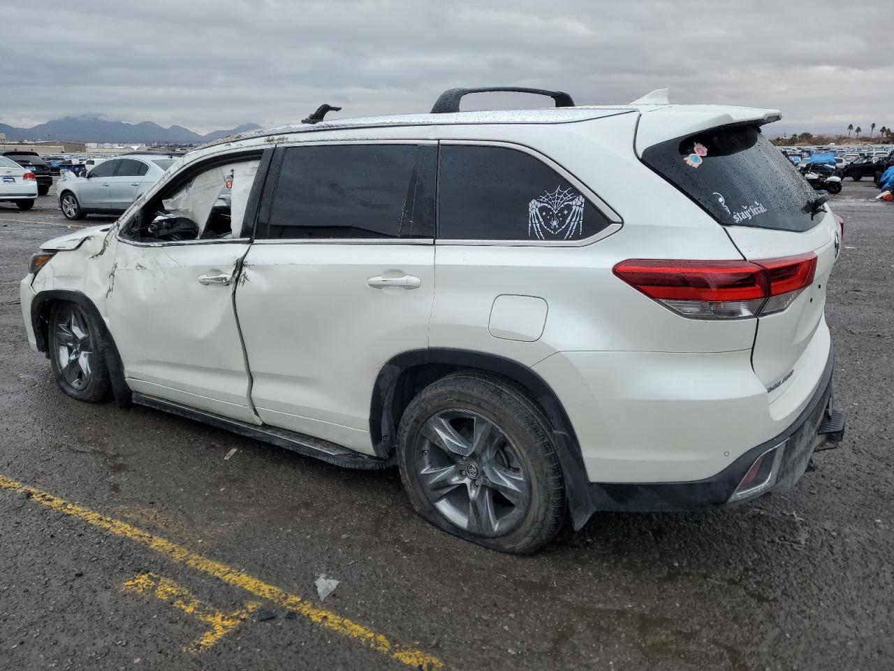 2019 TOYOTA HIGHLANDER - Image 2