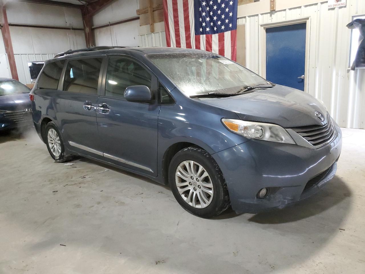 2015 TOYOTA SIENNA XLE - Фото 4