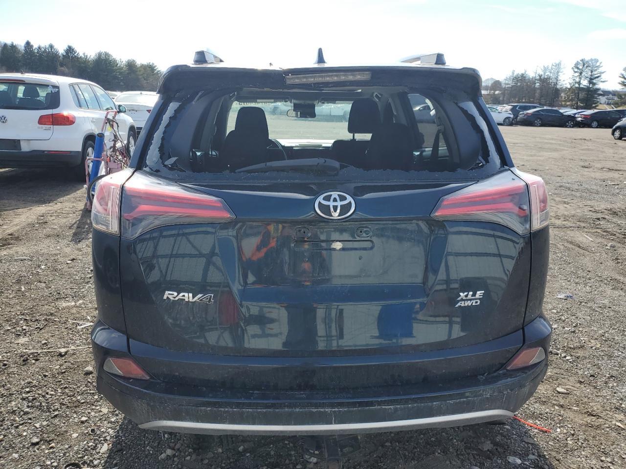 2017 TOYOTA RAV4 XLE - Image 6