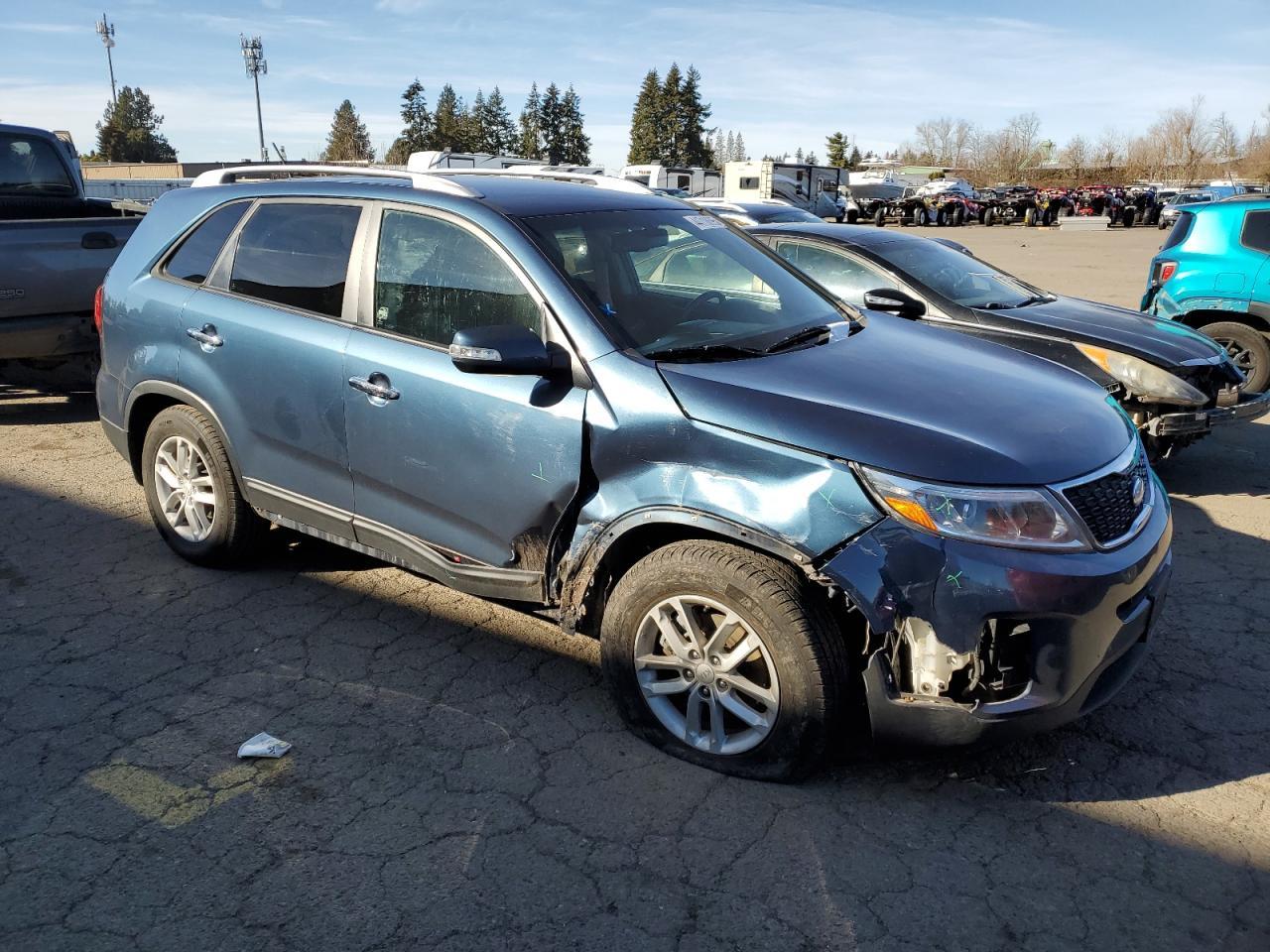 2014 KIA SORENTO LX - Image 4