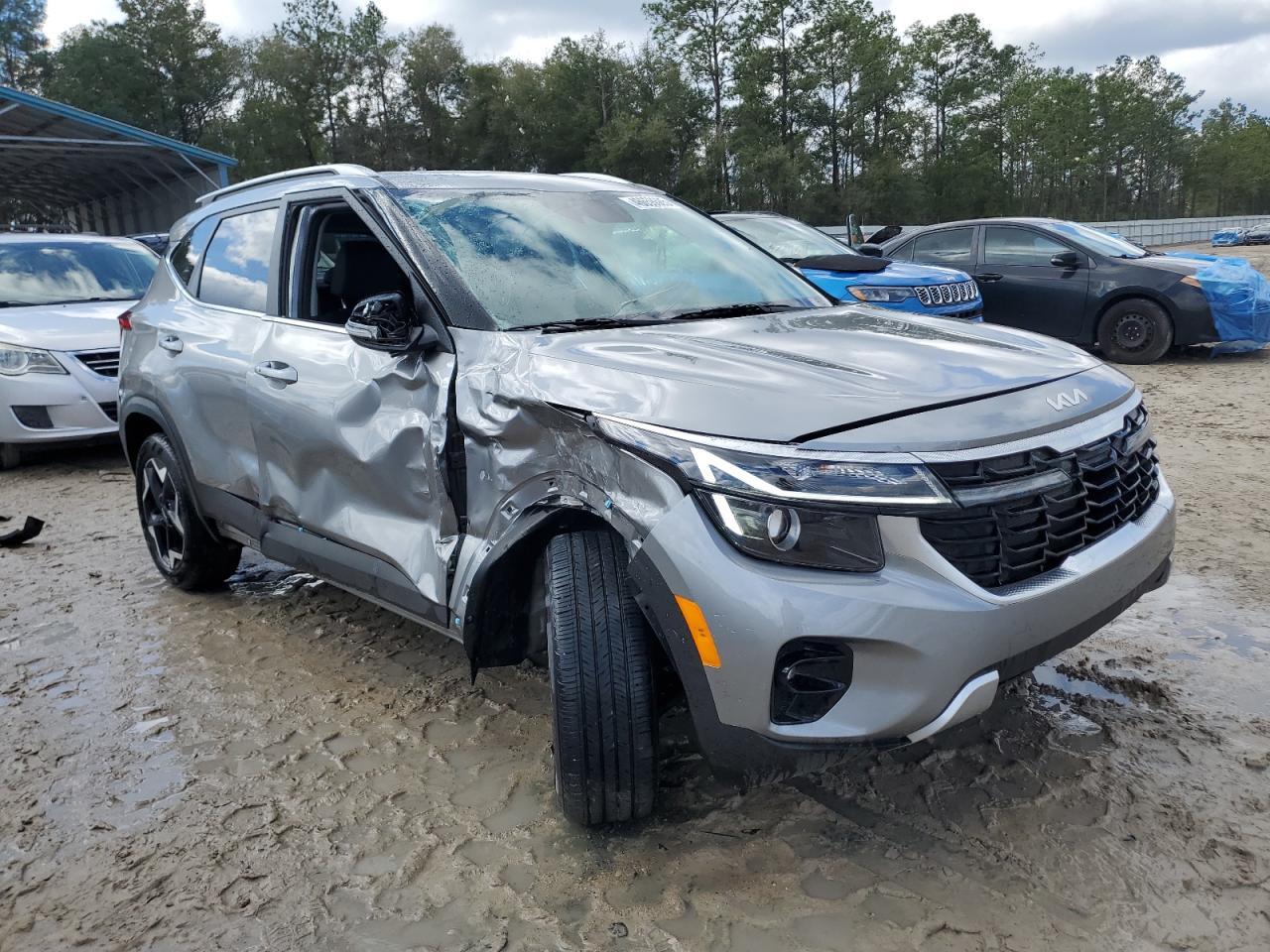 2024 KIA SELTOS EX - Image 4