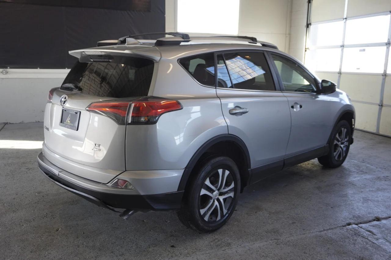 2018 TOYOTA RAV4 LE - Image 4