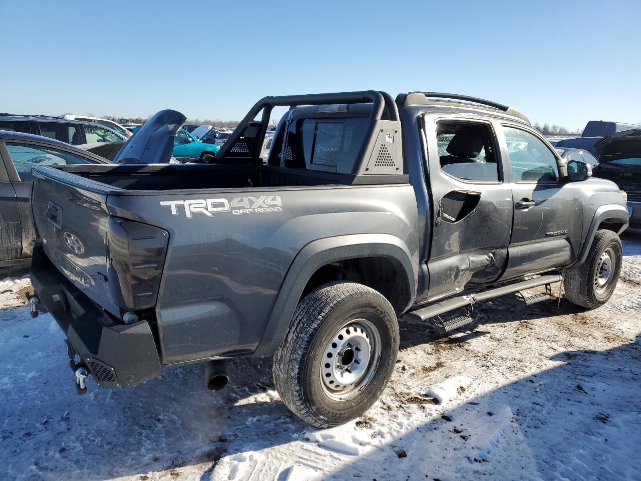 2017 TOYOTA TACOMA DOU - Фото 3