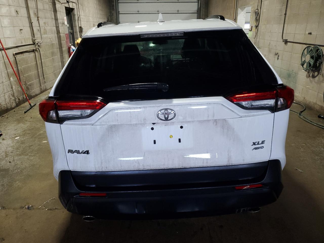 2020 TOYOTA RAV4 XLE - Image 6
