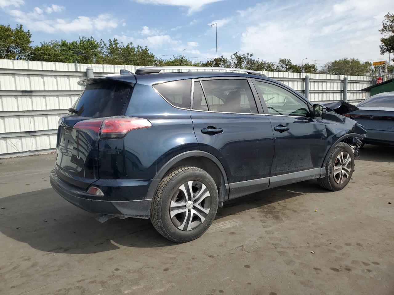 2018 TOYOTA RAV4 LE - Image 3