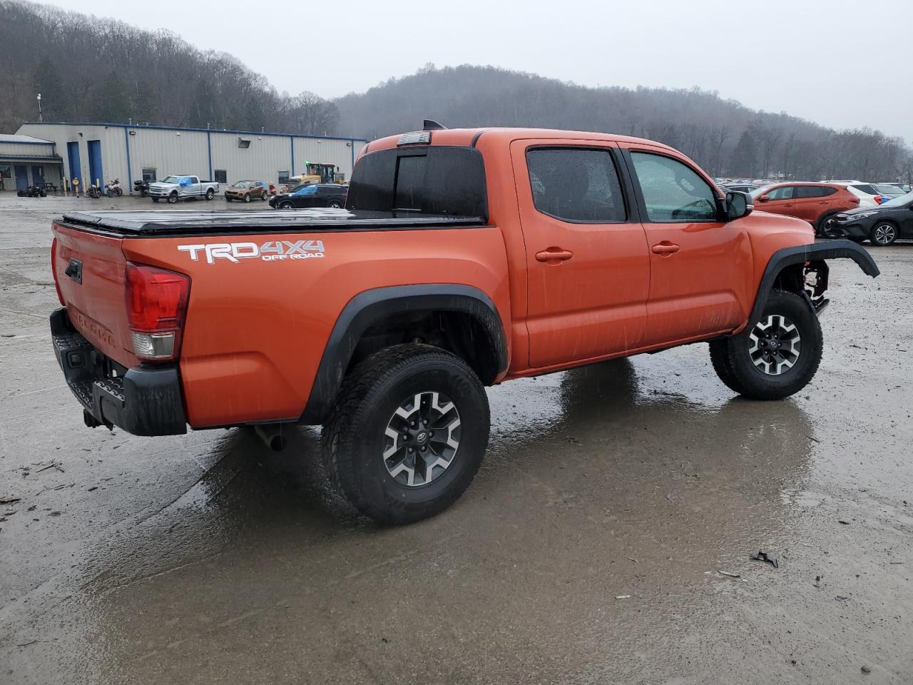 2017 TOYOTA TACOMA DOU - Фото 3