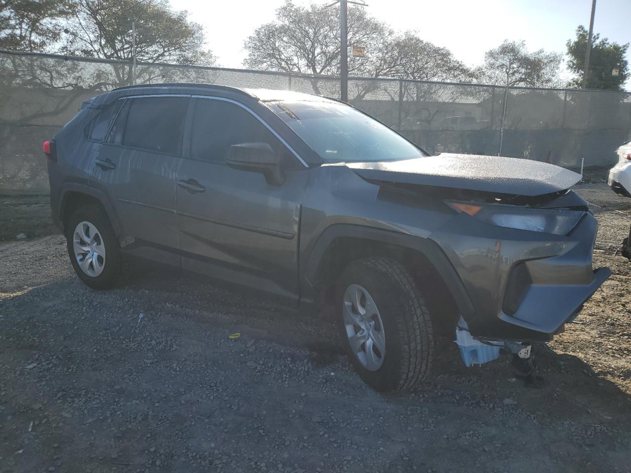 2021 TOYOTA RAV4 LE - Фото 4