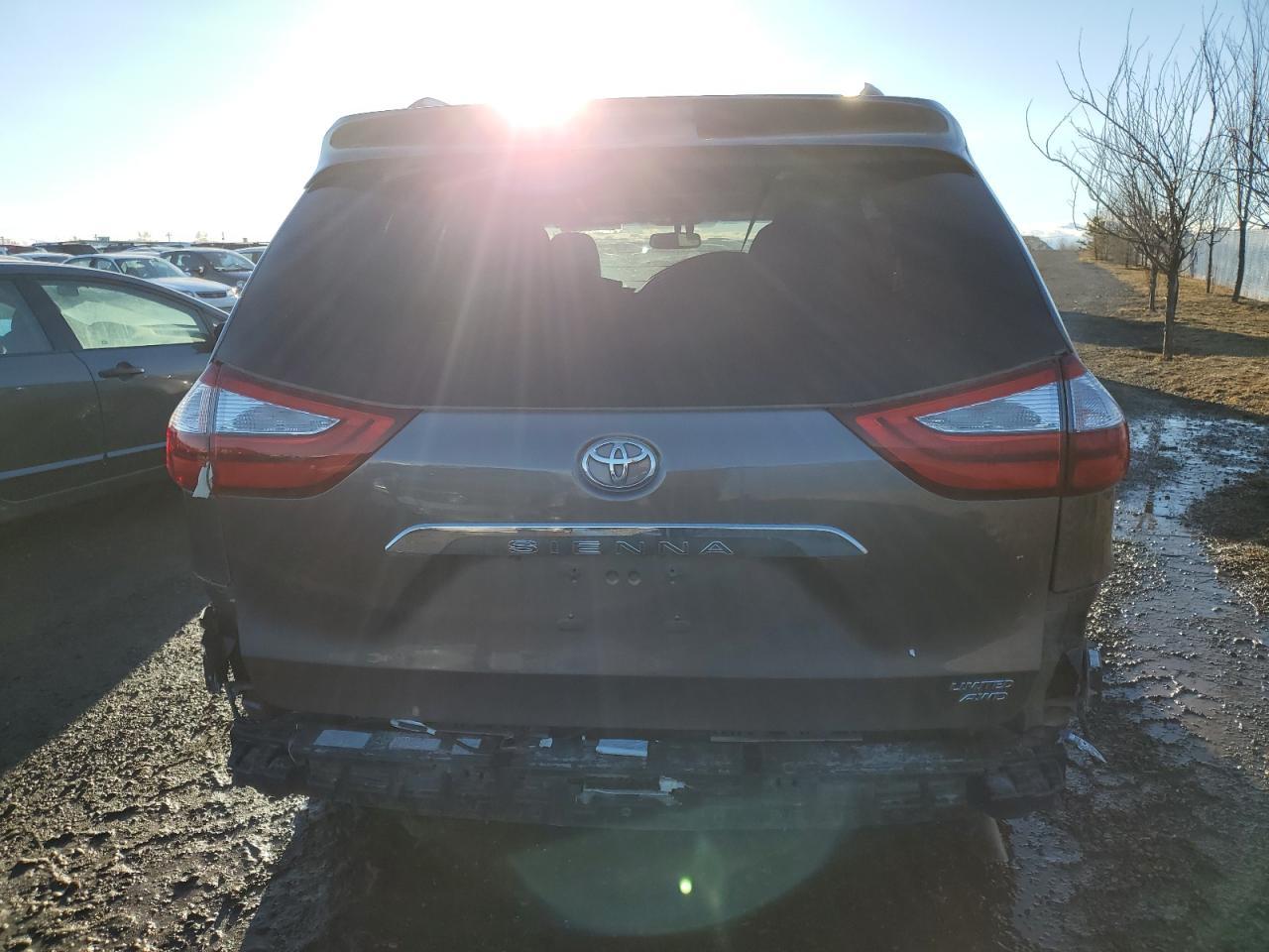 2015 TOYOTA SIENNA XLE - Фото 6