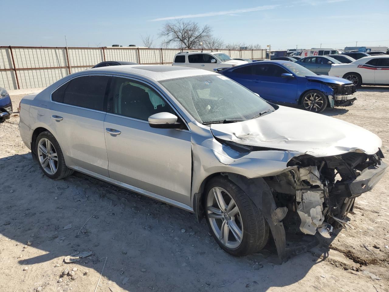 2014 VOLKSWAGEN PASSAT SE - Image 4