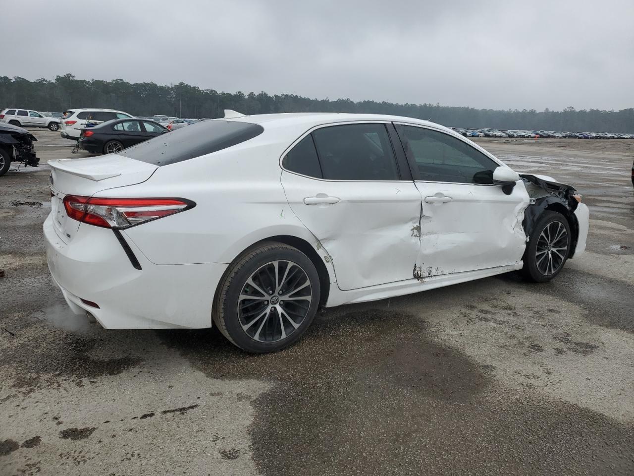 2019 TOYOTA CAMRY L - Фото 3