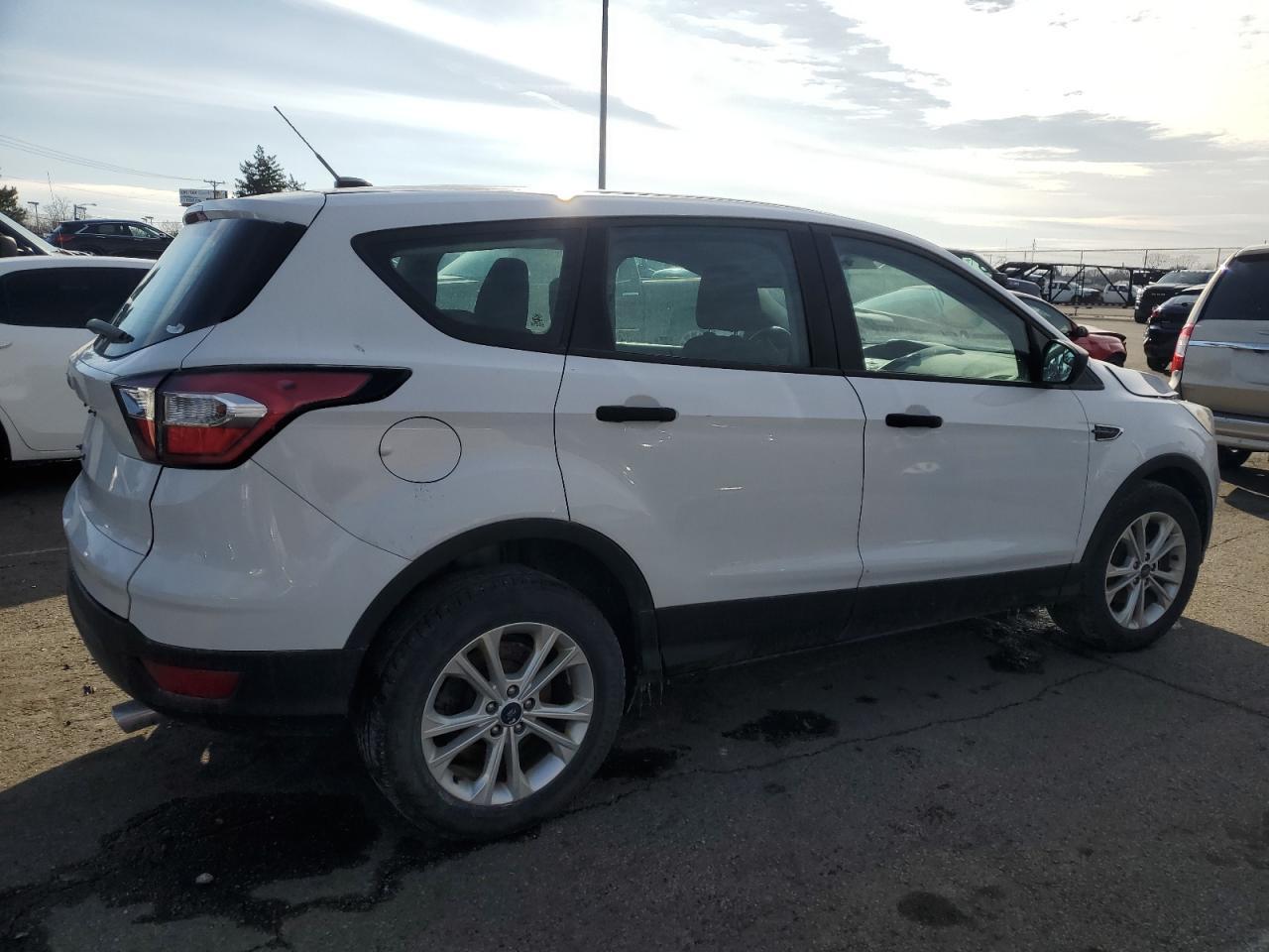 2017 FORD ESCAPE S - Image 3
