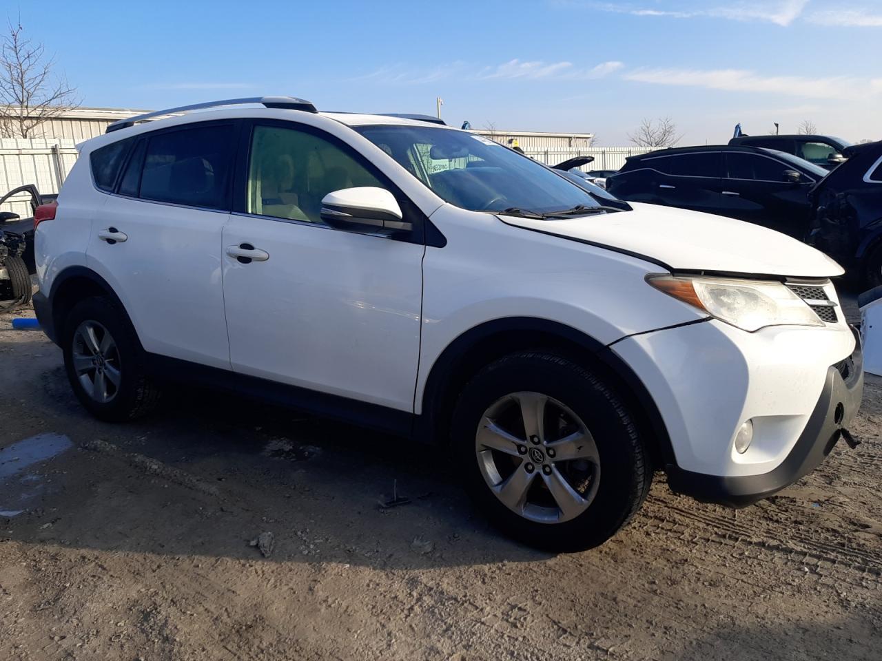 2015 TOYOTA RAV4 XLE - Image 4