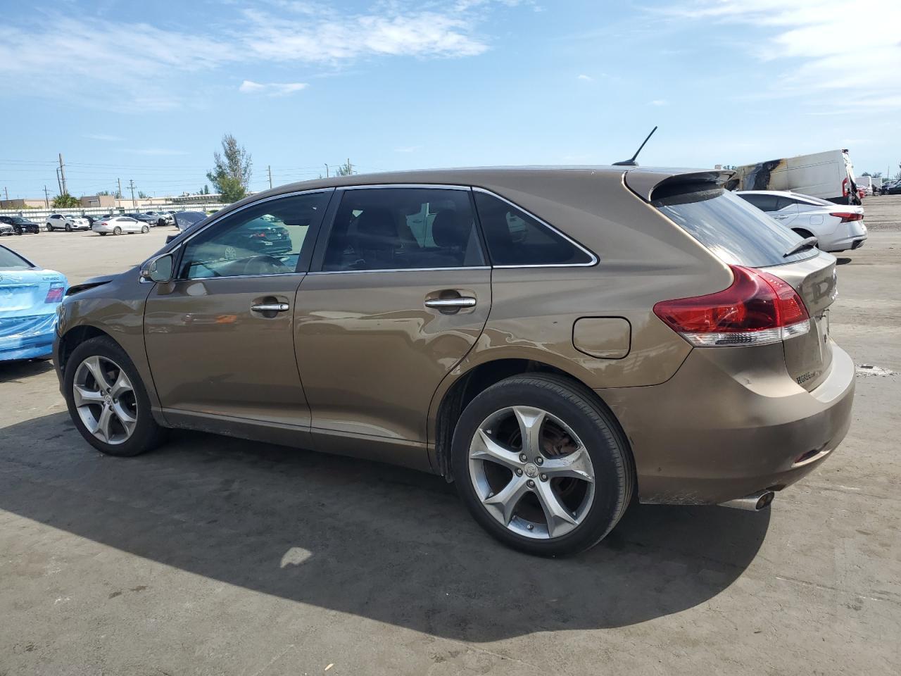 2013 TOYOTA VENZA LE - Фото 2