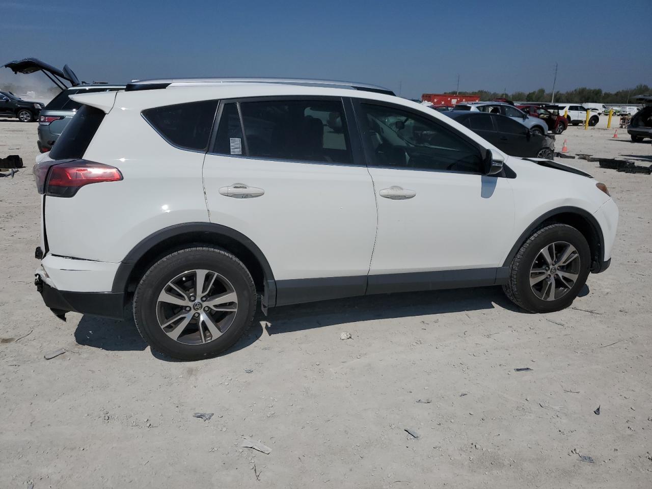 2016 TOYOTA RAV4 XLE - Image 3