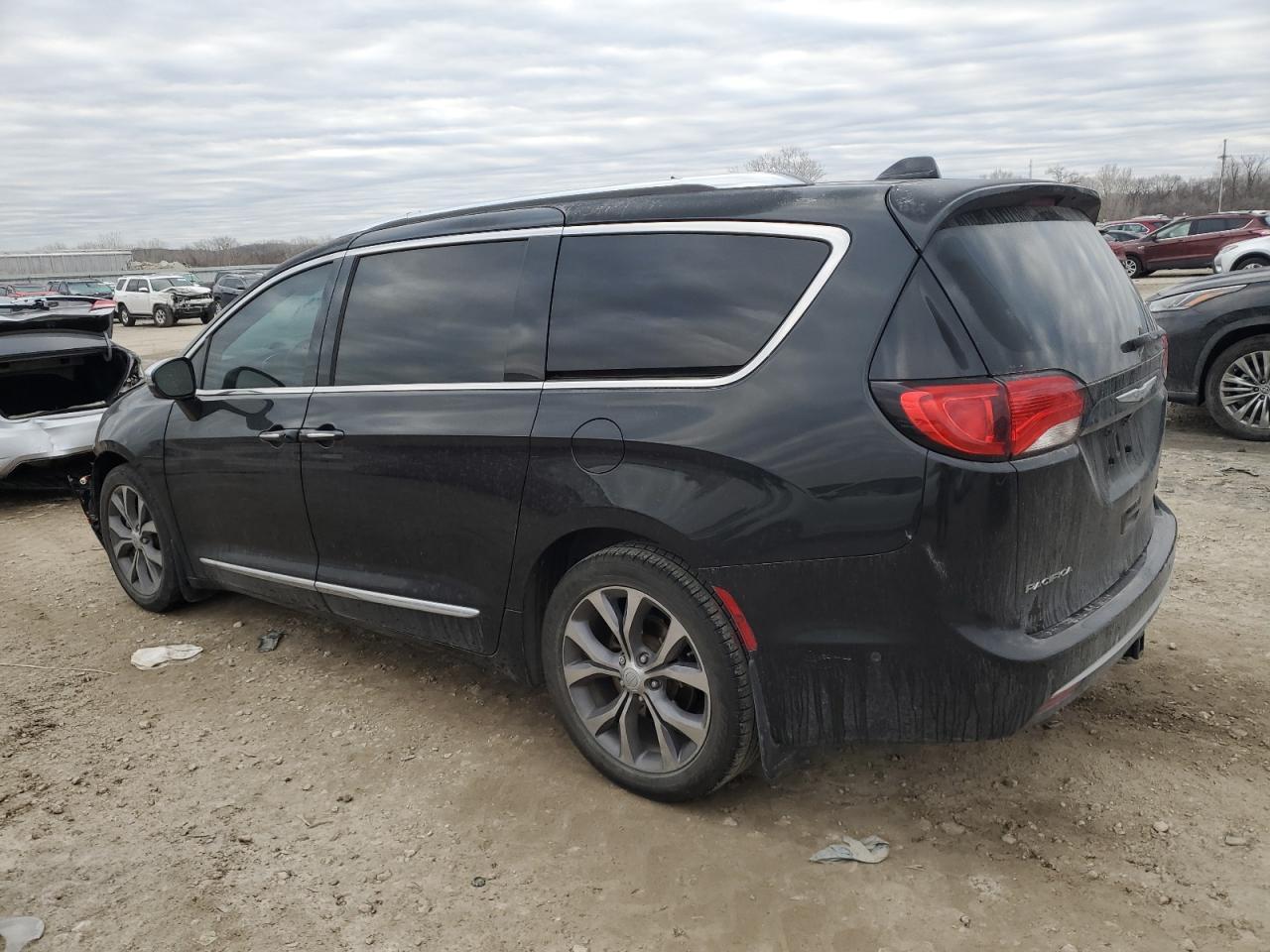 2017 CHRYSLER PACIFICA L - Image 2