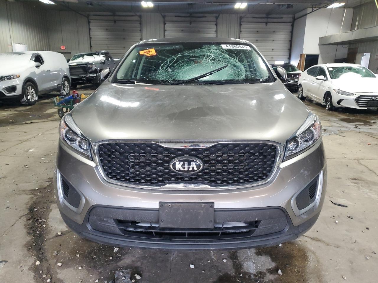 2016 KIA SORENTO LX - Image 5