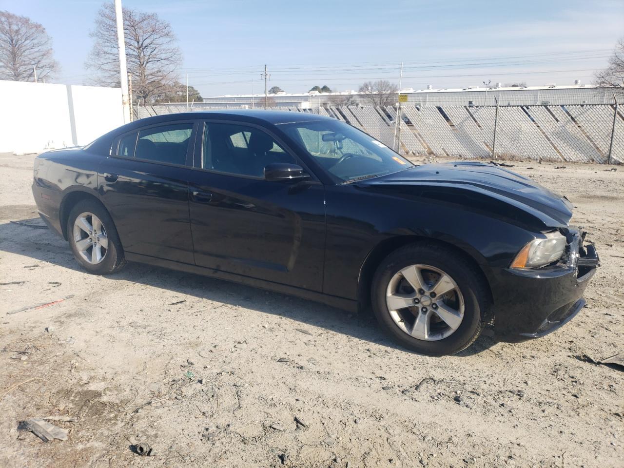 2014 DODGE CHARGER SE - Image 4