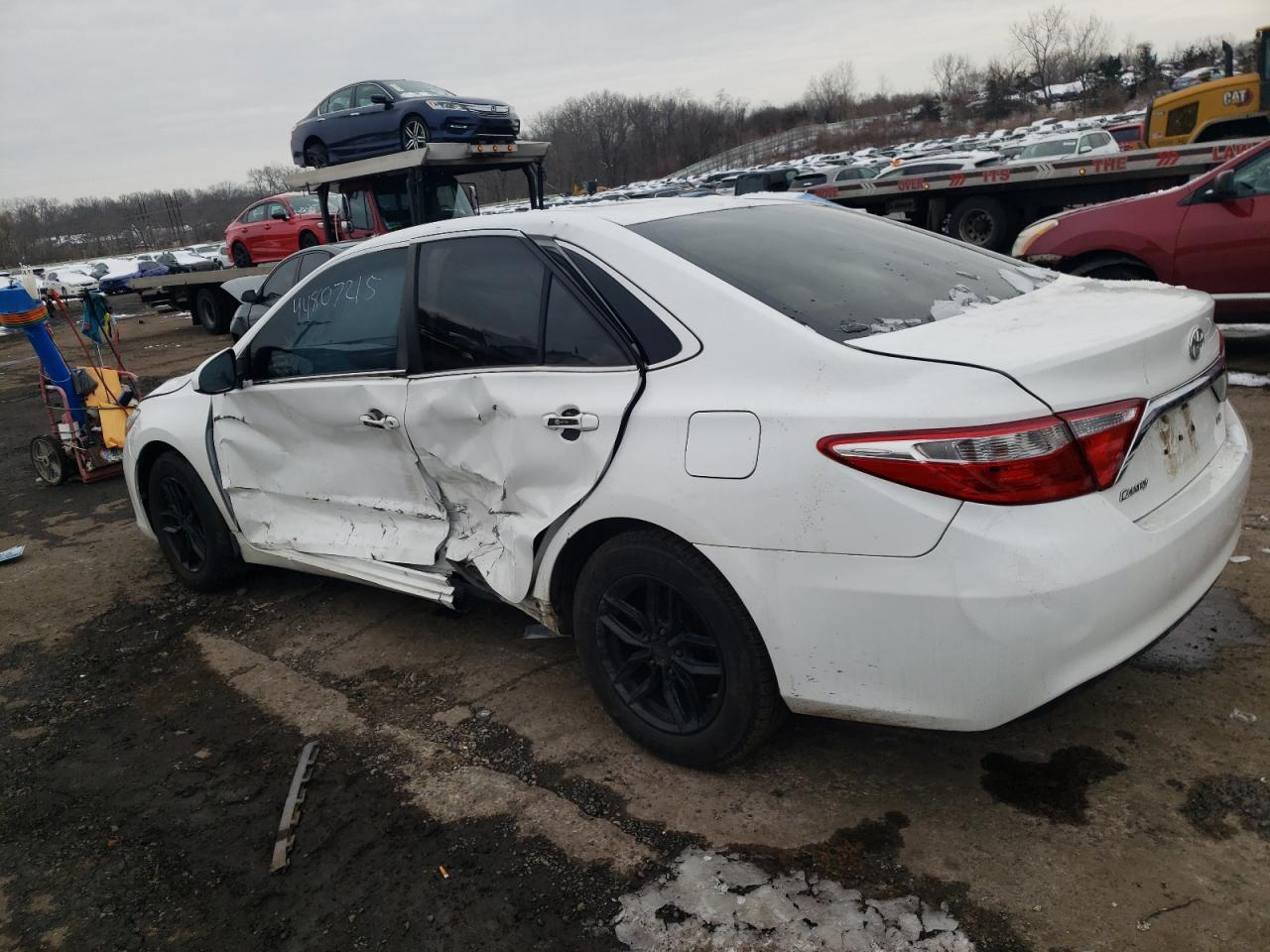 2015 TOYOTA CAMRY LE - Фото 2