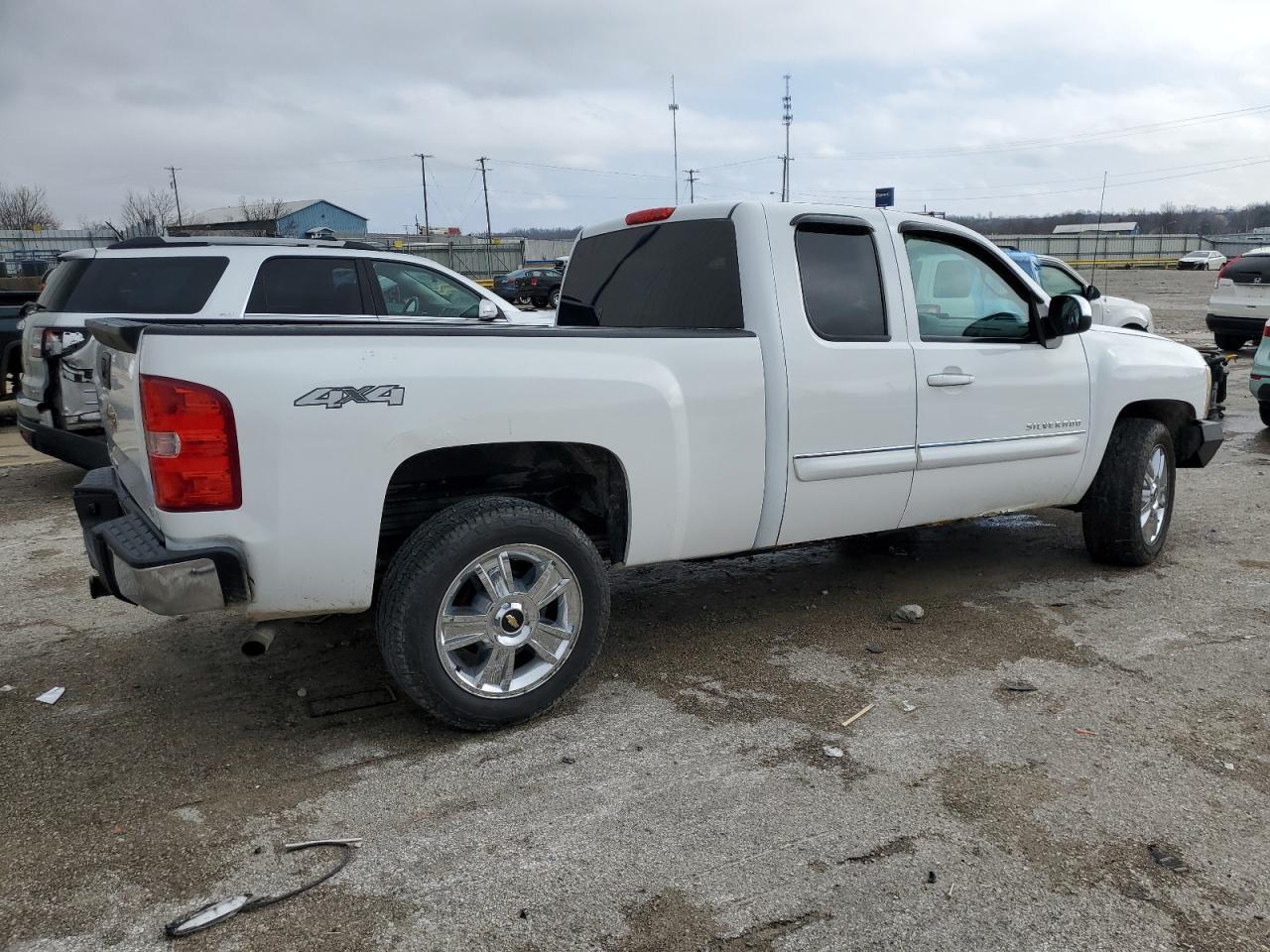 2013 CHEVROLET SILVERADO - Image 3