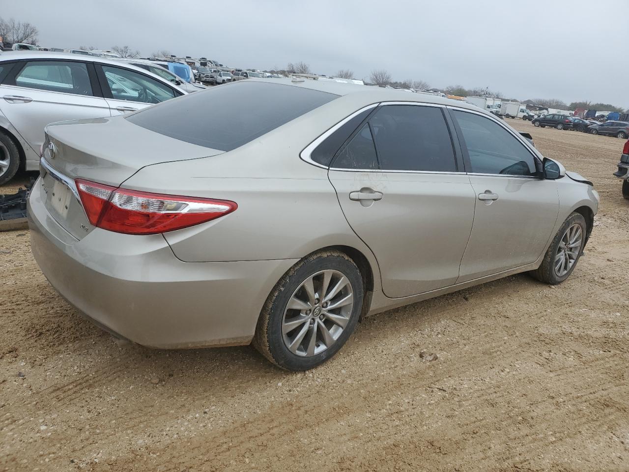 2016 TOYOTA CAMRY LE - Фото 3