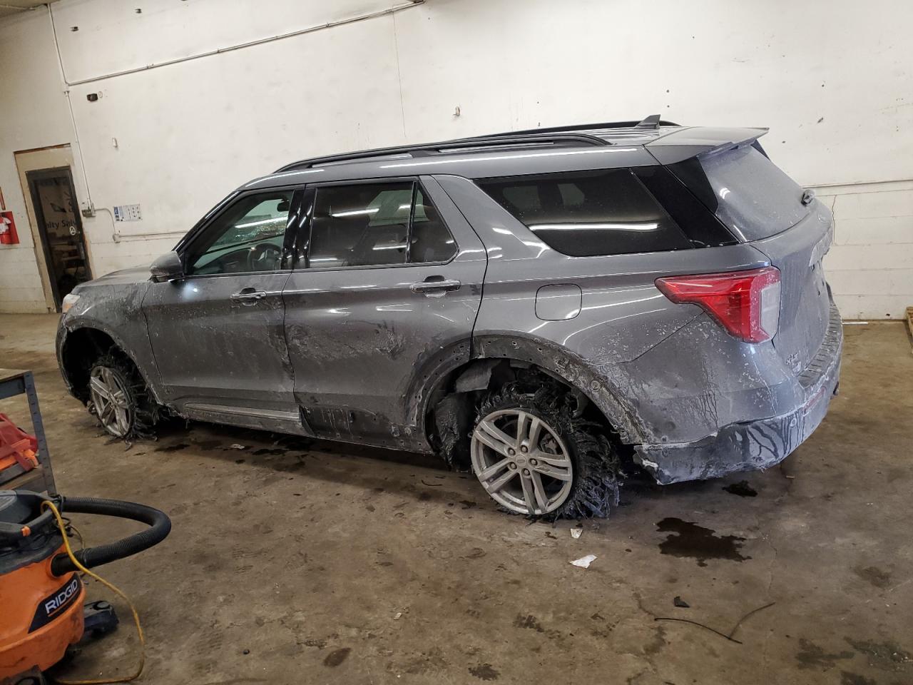 2022 FORD EXPLORER X - Фото 2