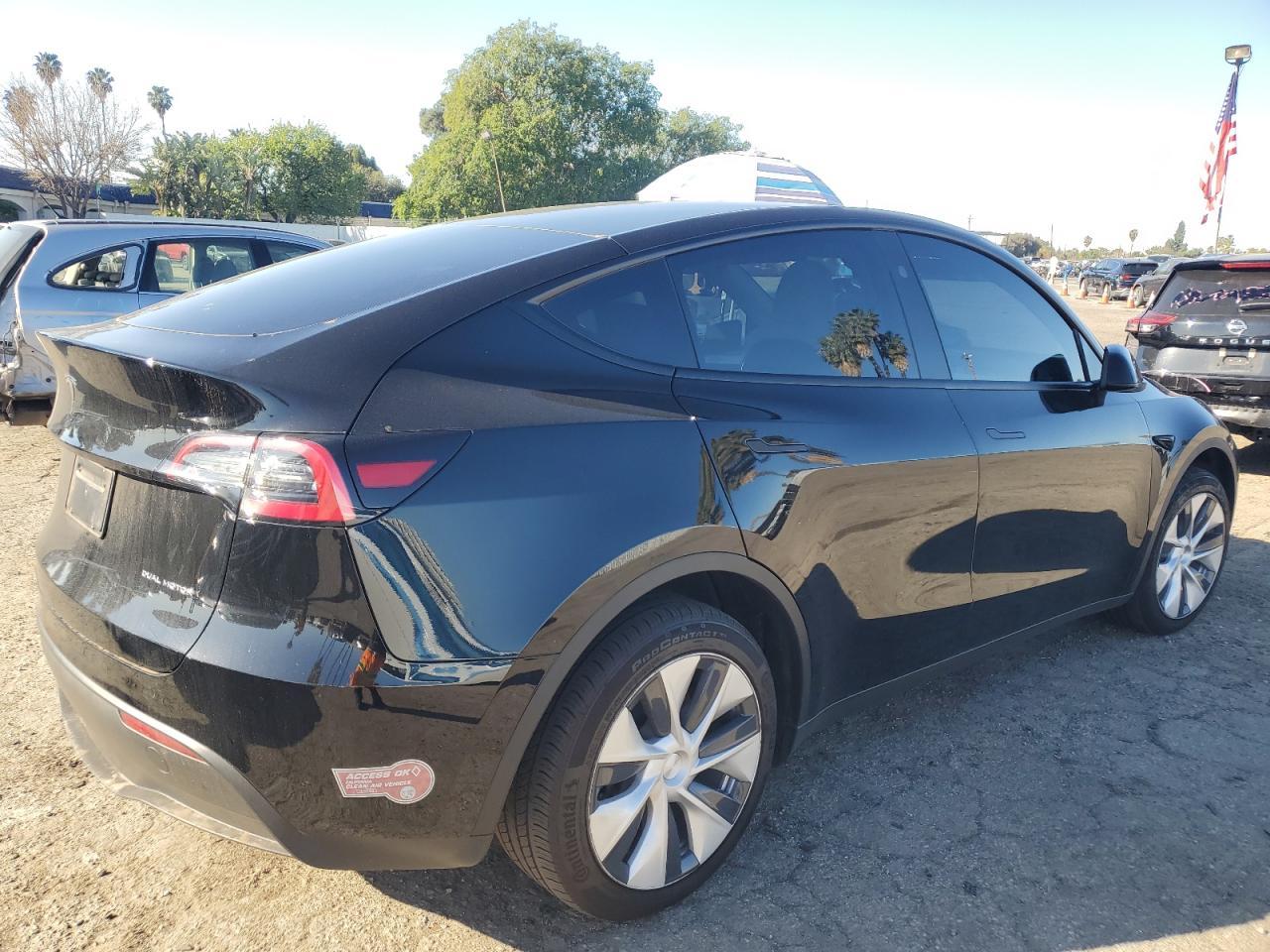 2023 TESLA MODEL Y - Фото 3