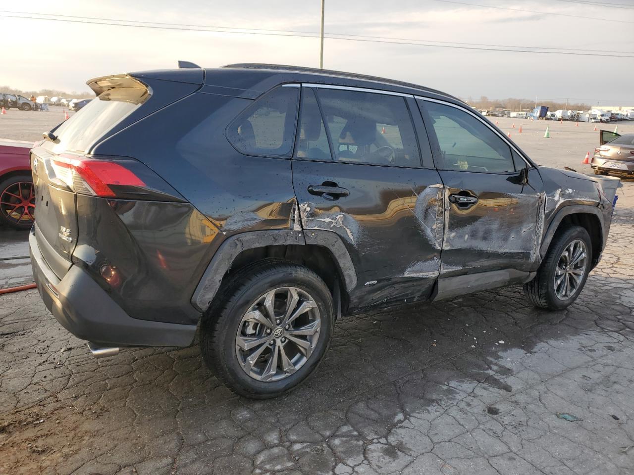 2022 TOYOTA RAV4 XLE P - Фото 3
