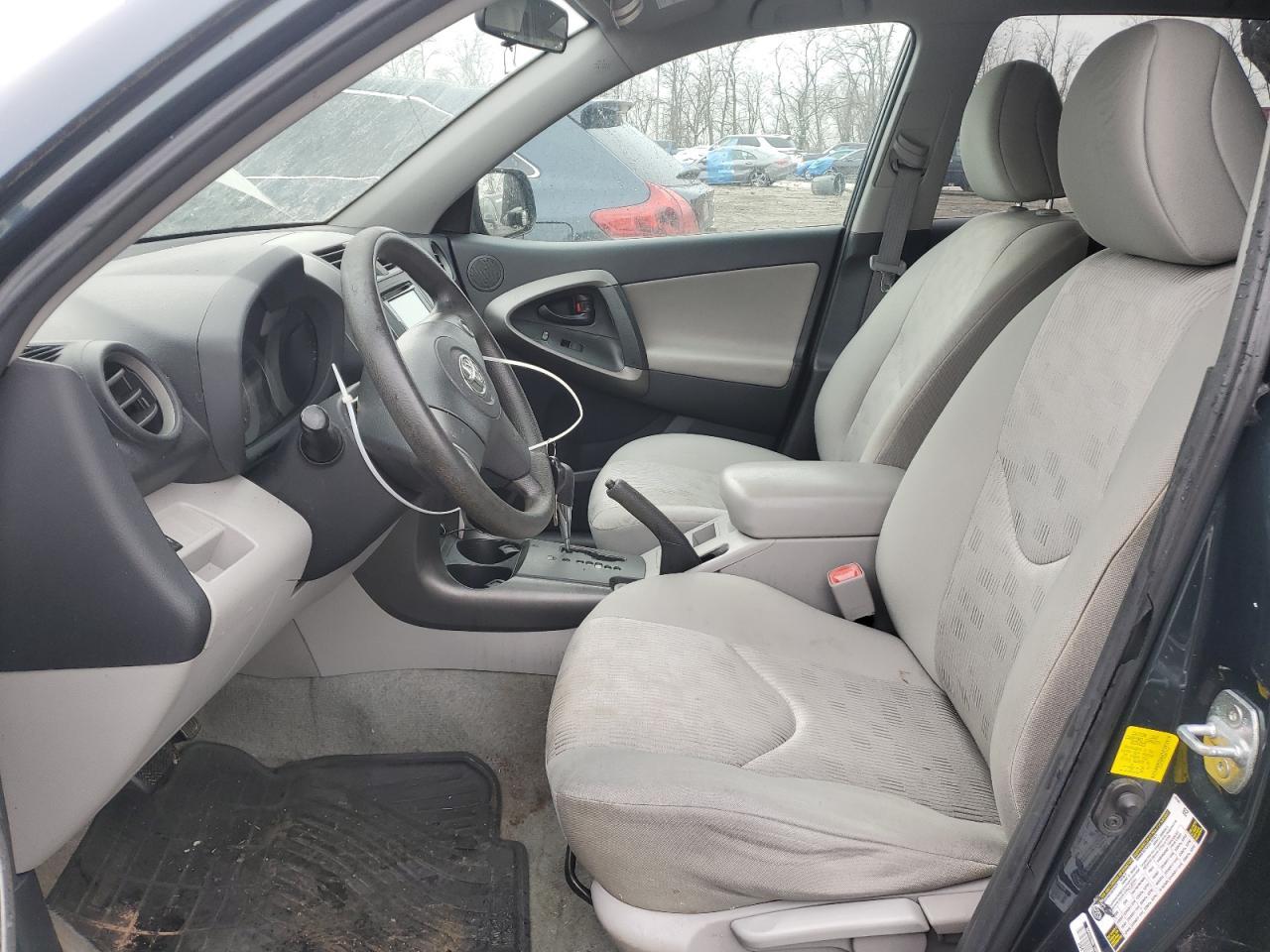 2011 TOYOTA RAV4 - Фото 7