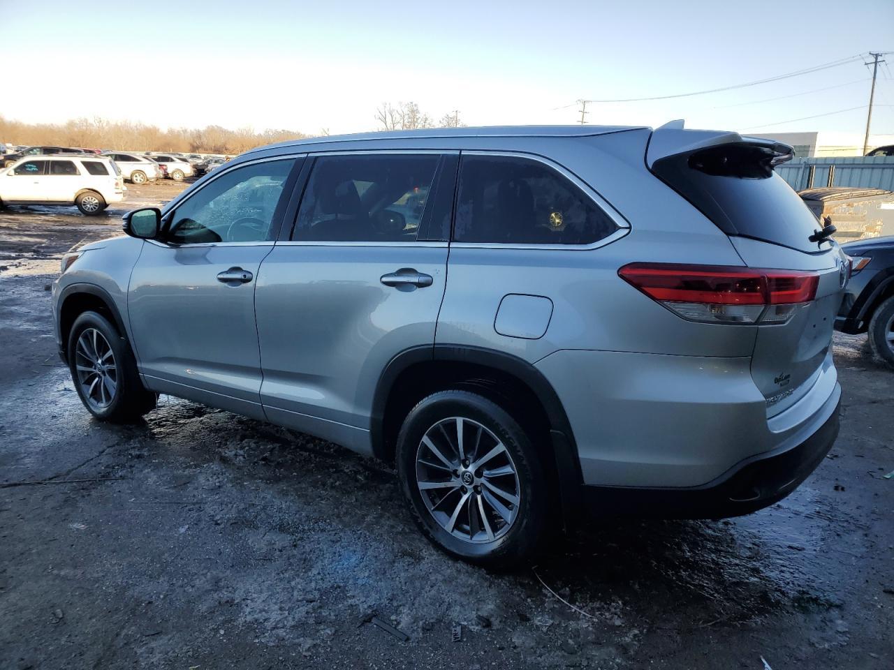 2018 TOYOTA HIGHLANDER - Image 2