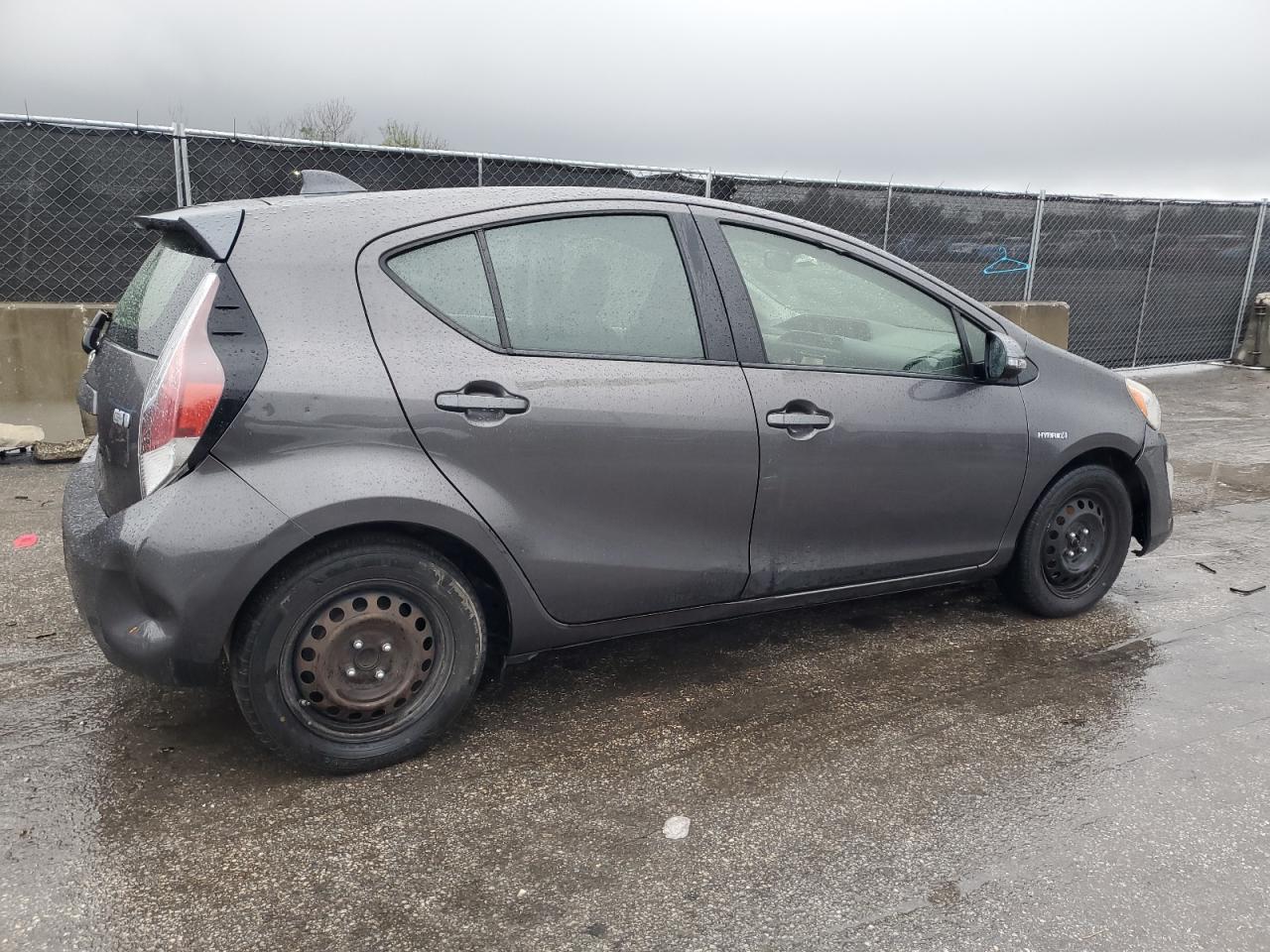 2015 TOYOTA PRIUS C - Image 3