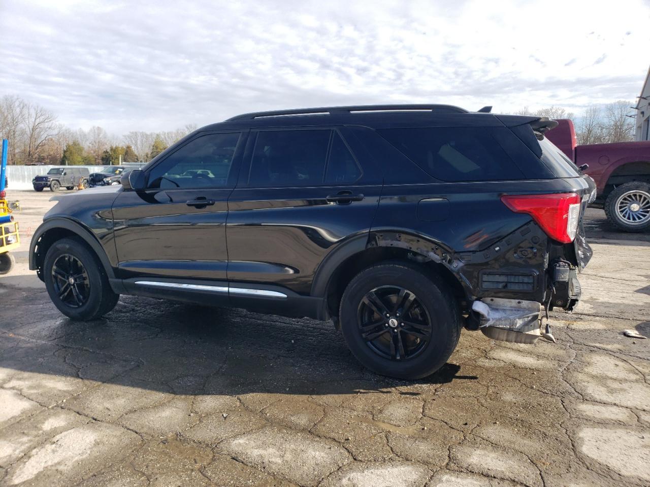 2022 FORD EXPLORER X - Image 2