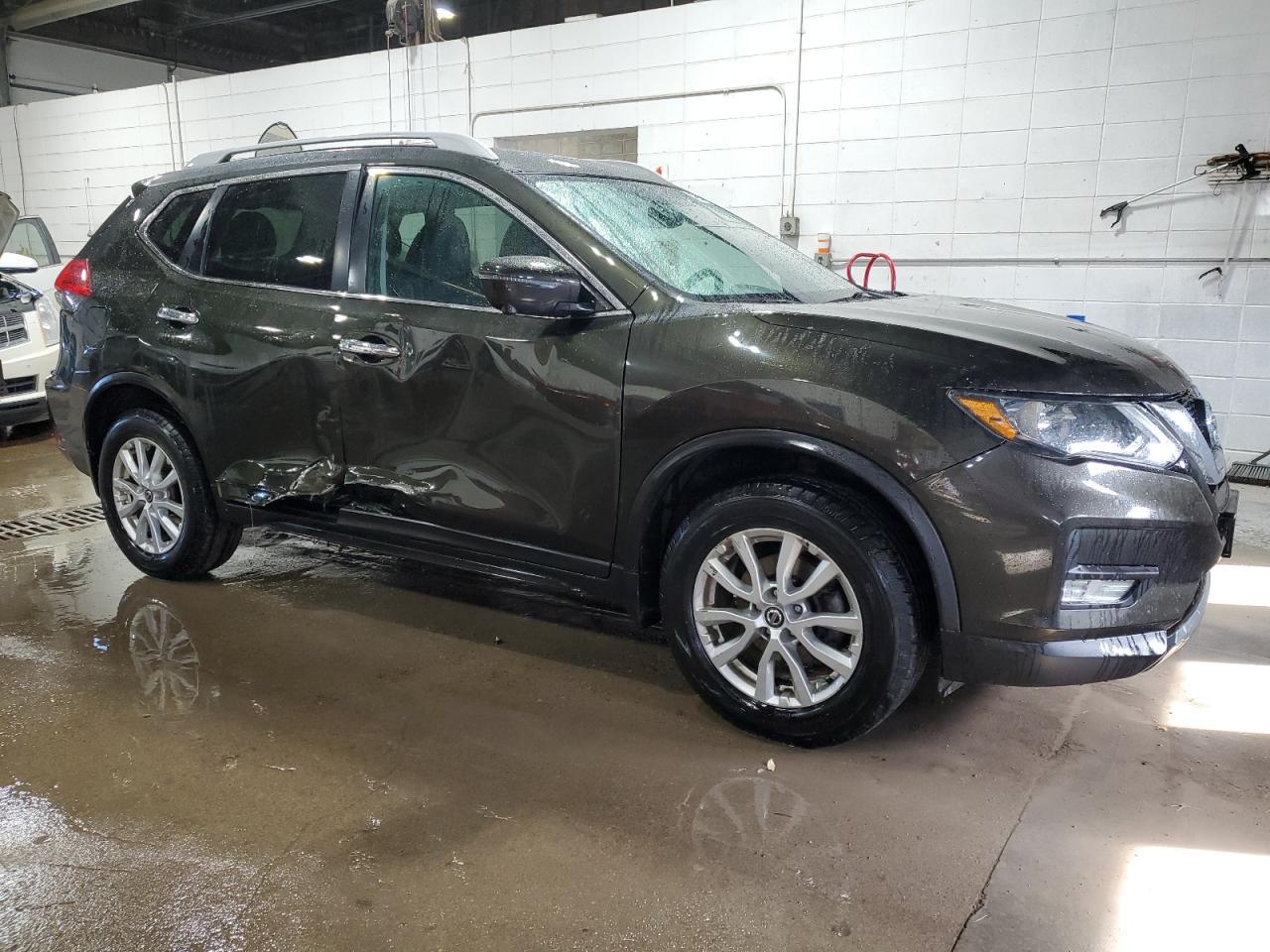 2017 NISSAN ROGUE SV - Image 4