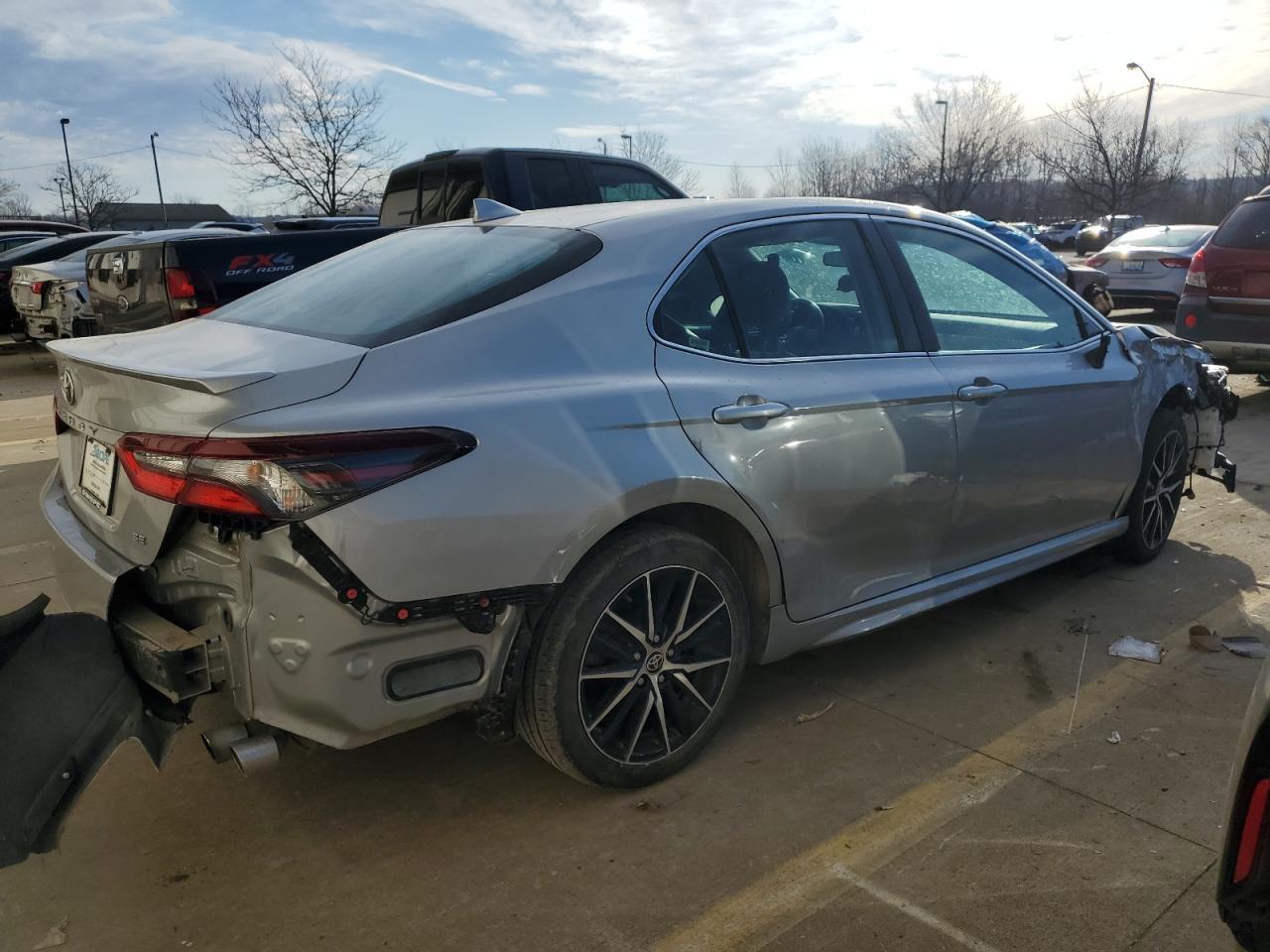 2021 TOYOTA CAMRY SE - Фото 3