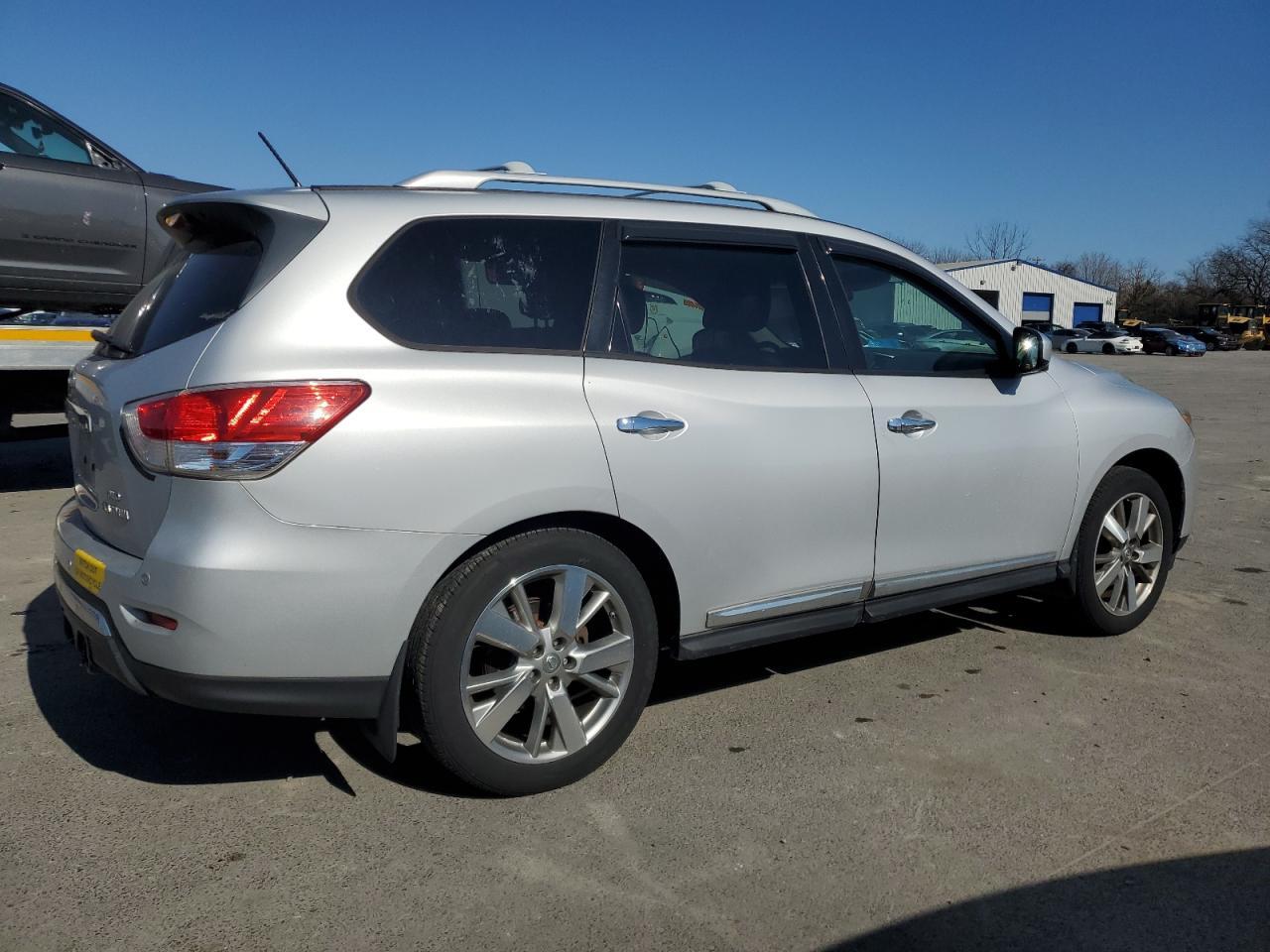 2013 NISSAN PATHFINDER - Фото 3