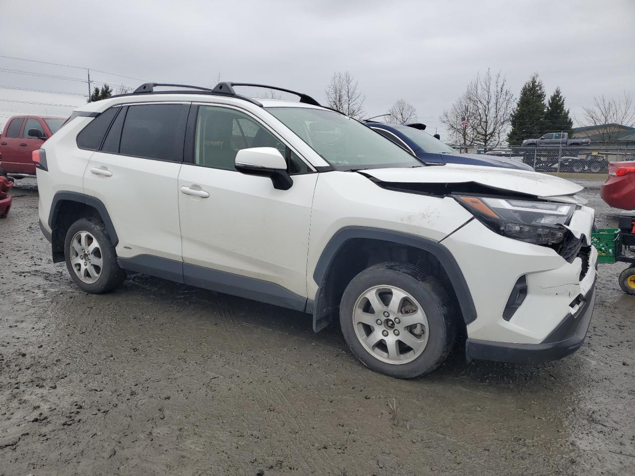 2022 TOYOTA RAV4 XLE P - Image 4