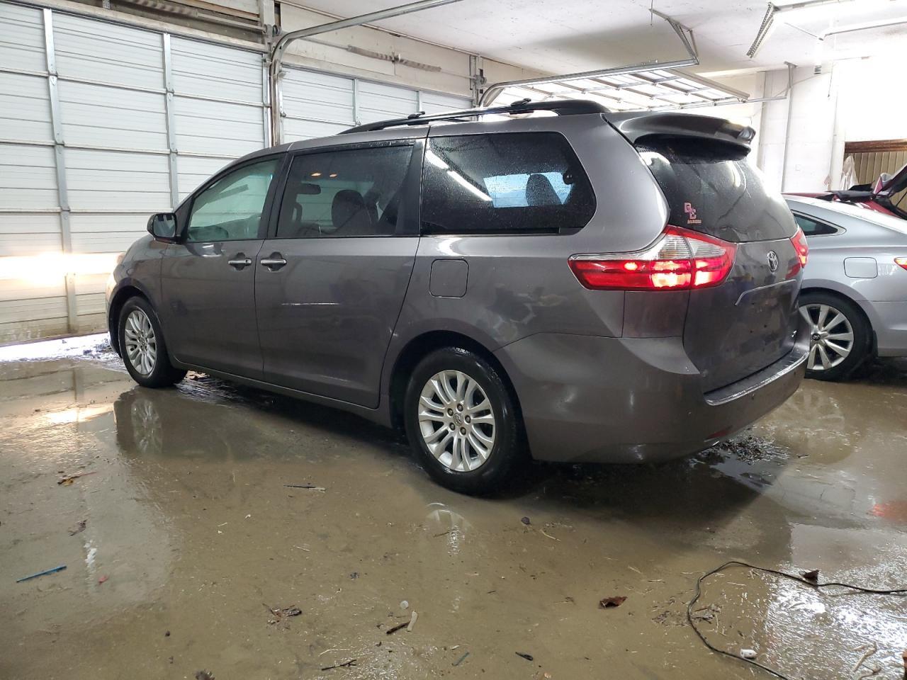 2015 TOYOTA SIENNA XLE - Фото 2
