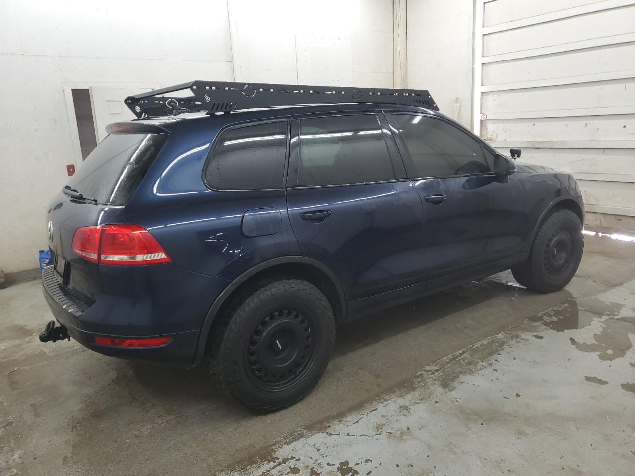 2014 VOLKSWAGEN TOUAREG V6 - Image 3