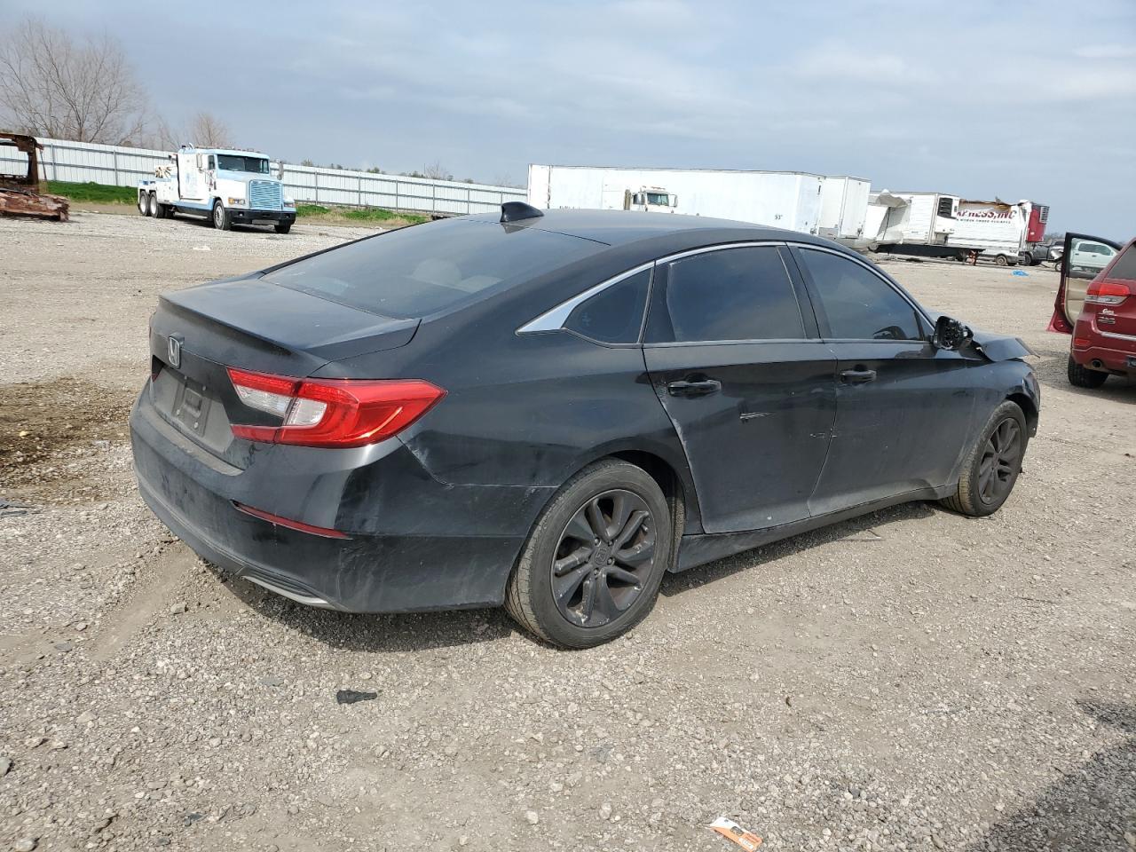 2018 HONDA ACCORD LX - Image 3