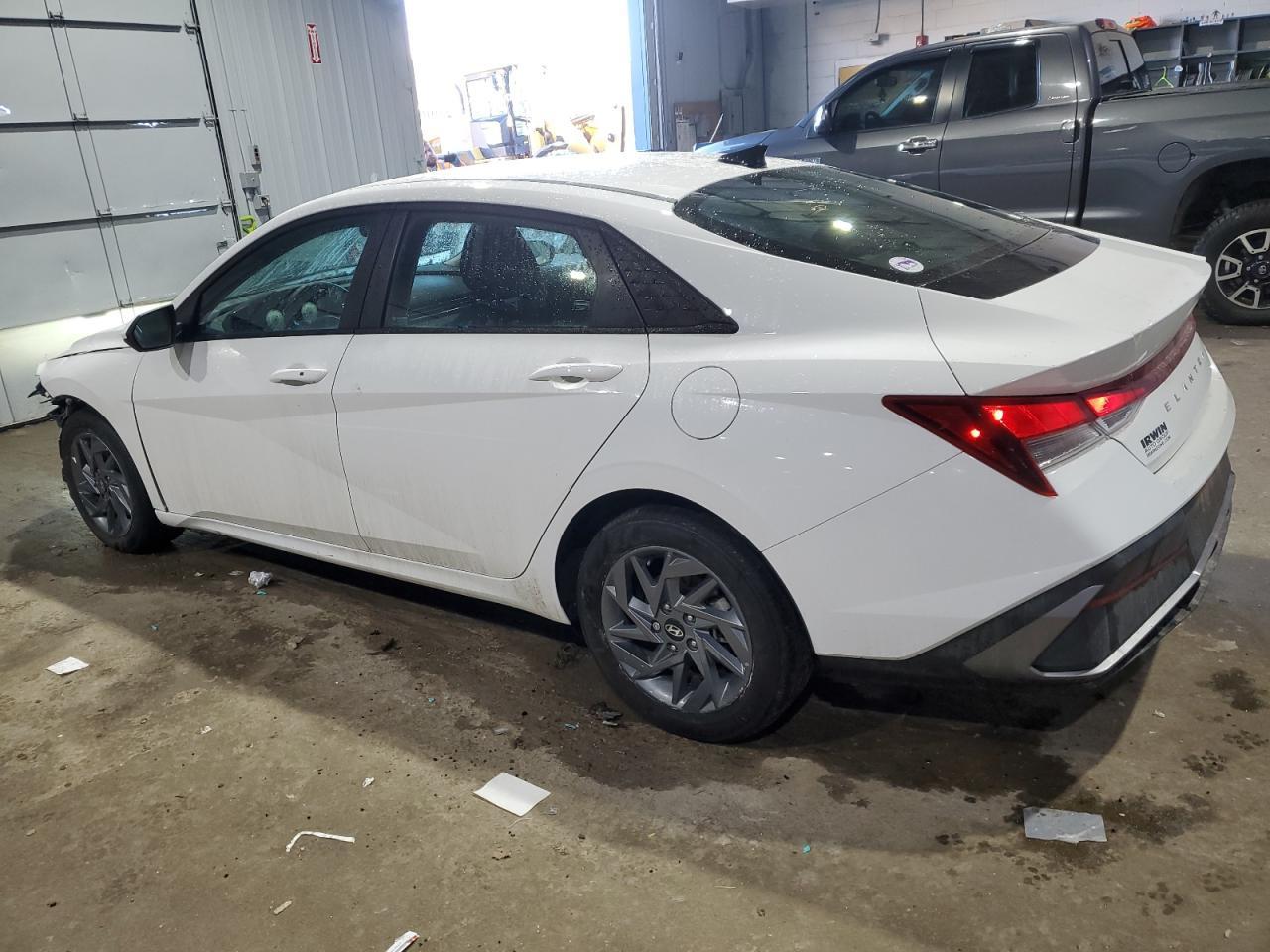 2024 HYUNDAI ELANTRA SE - Фото 2
