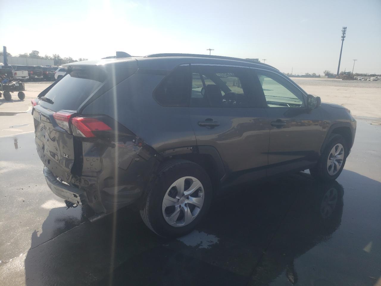 2021 TOYOTA RAV4 LE - Фото 3