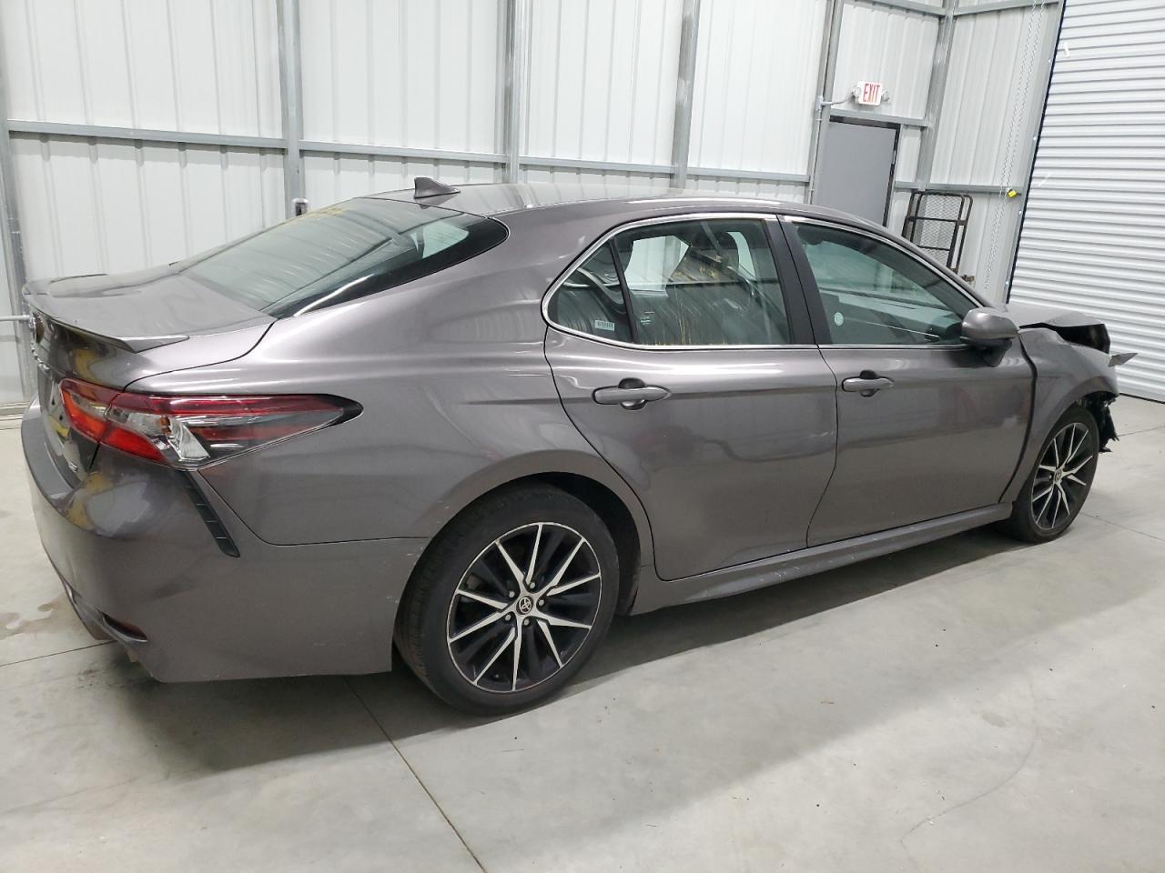 2021 TOYOTA CAMRY SE - Фото 3
