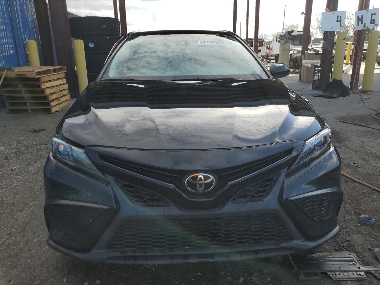 2021 TOYOTA CAMRY SE - Image 5