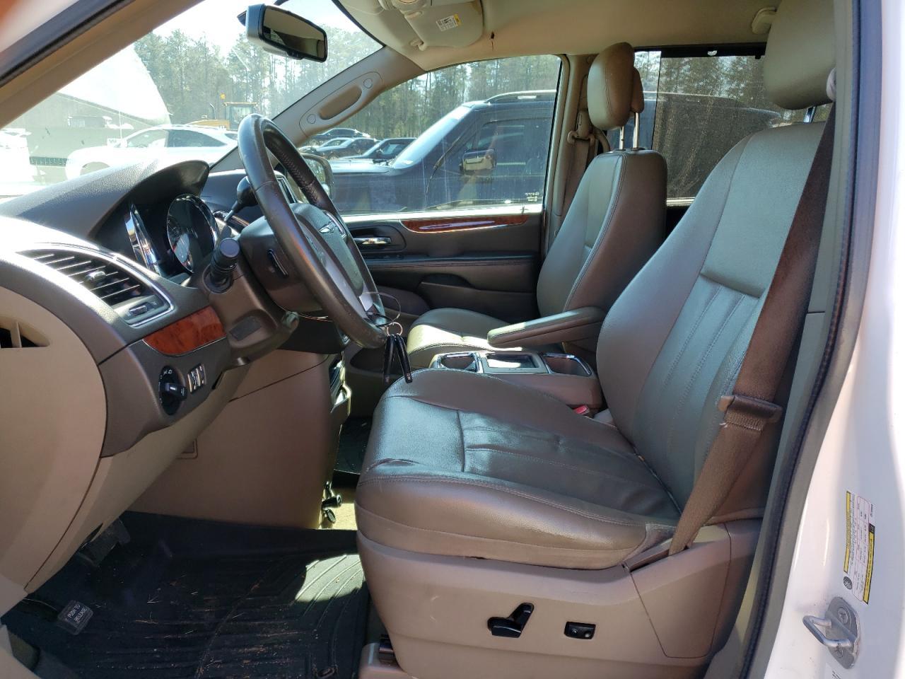 2014 CHRYSLER TOWN & COU - Image 7