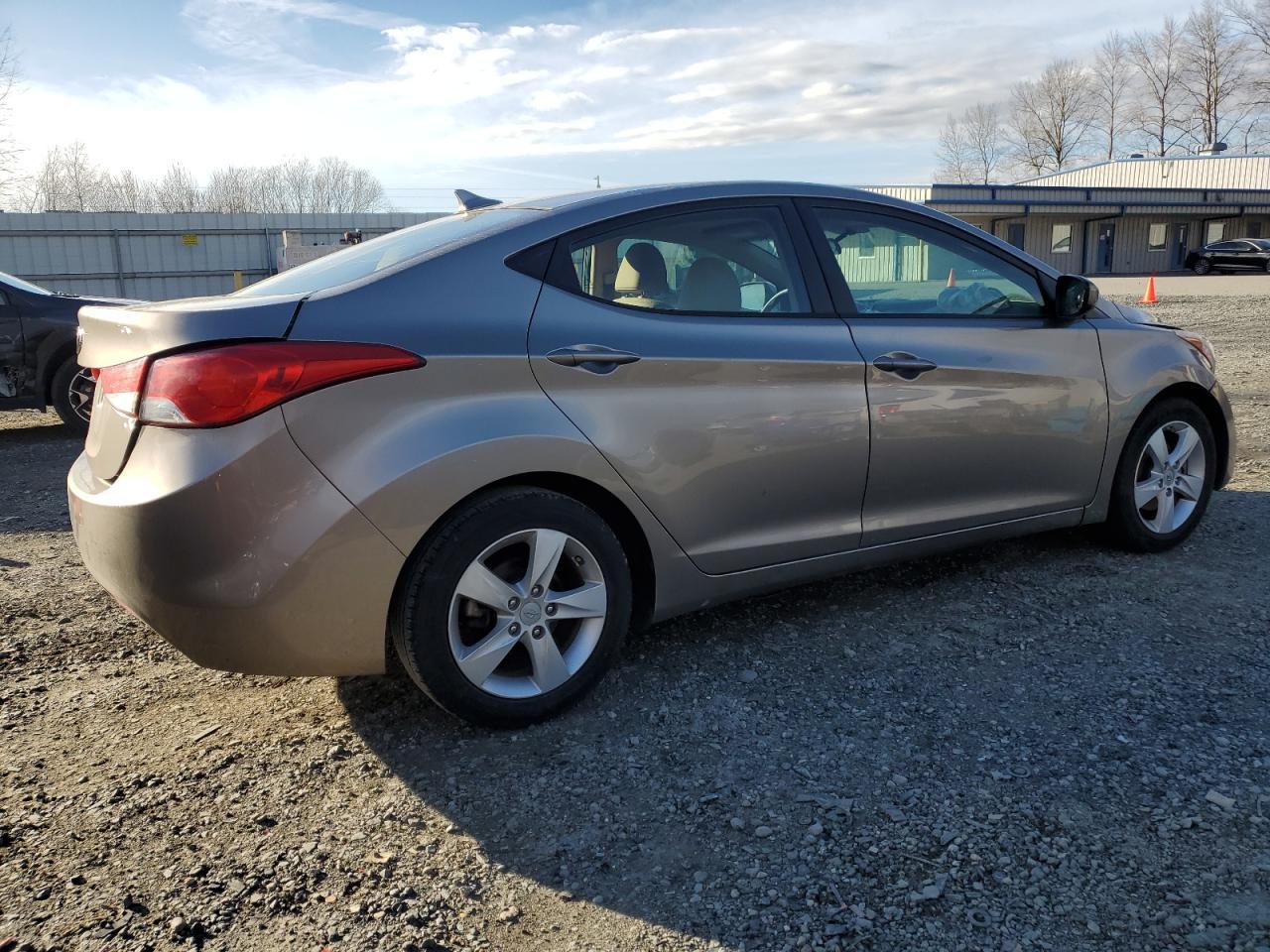 2013 HYUNDAI ELANTRA GL - Image 3