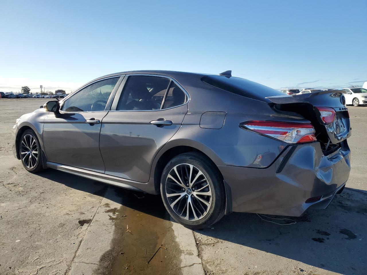 2020 TOYOTA CAMRY SE - Фото 2