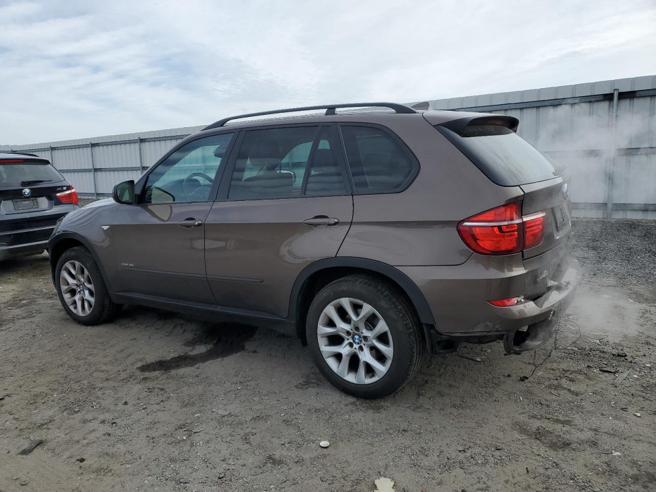 2012 BMW X5 XDRIVE3 - Image 2