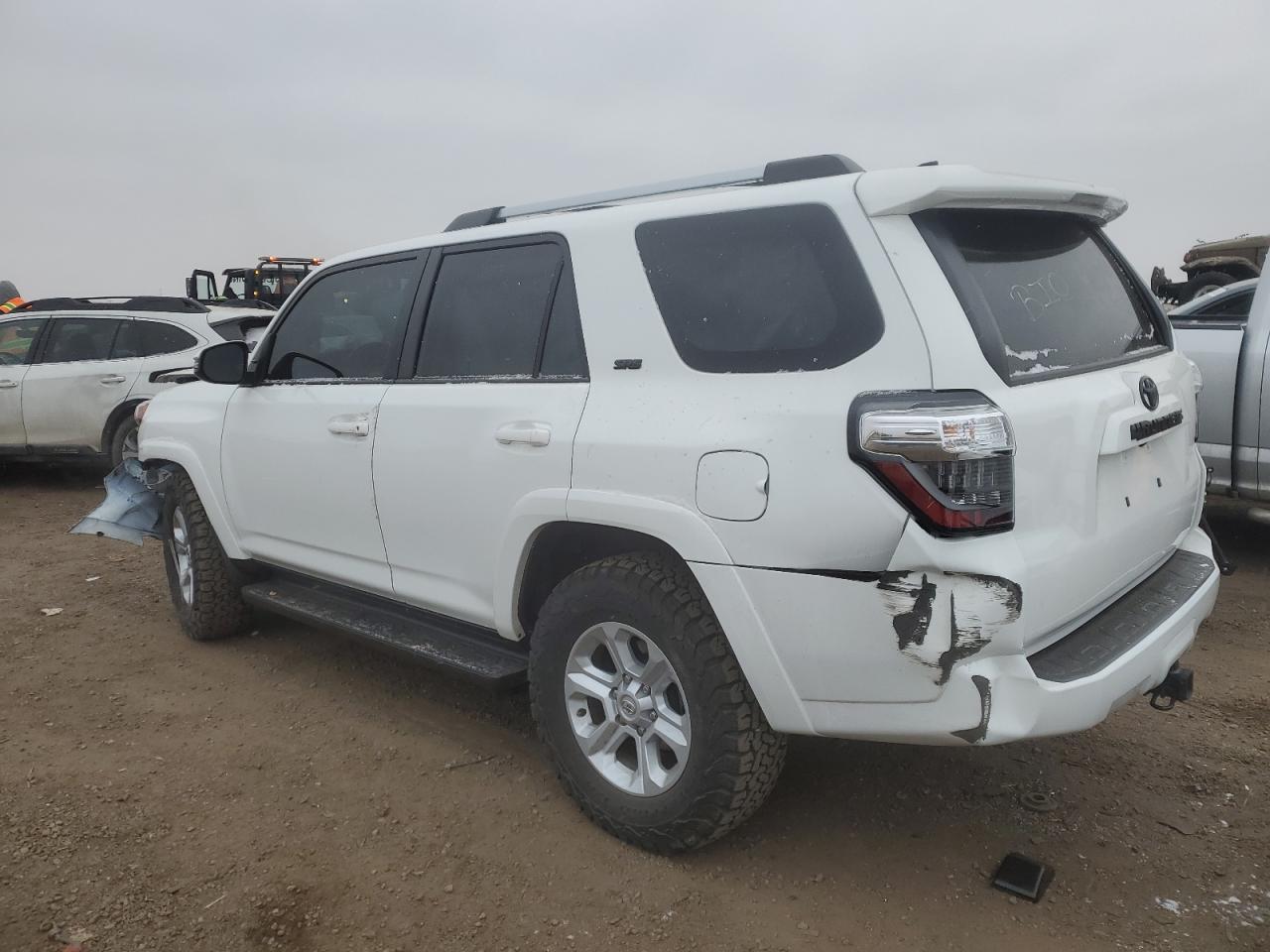 2022 TOYOTA 4RUNNER SR - Фото 2