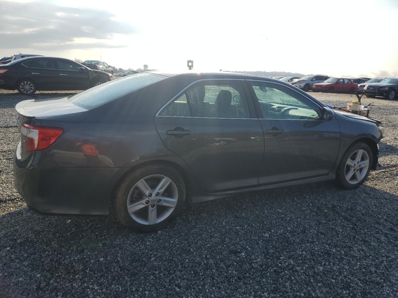 2013 TOYOTA CAMRY L - Фото 3