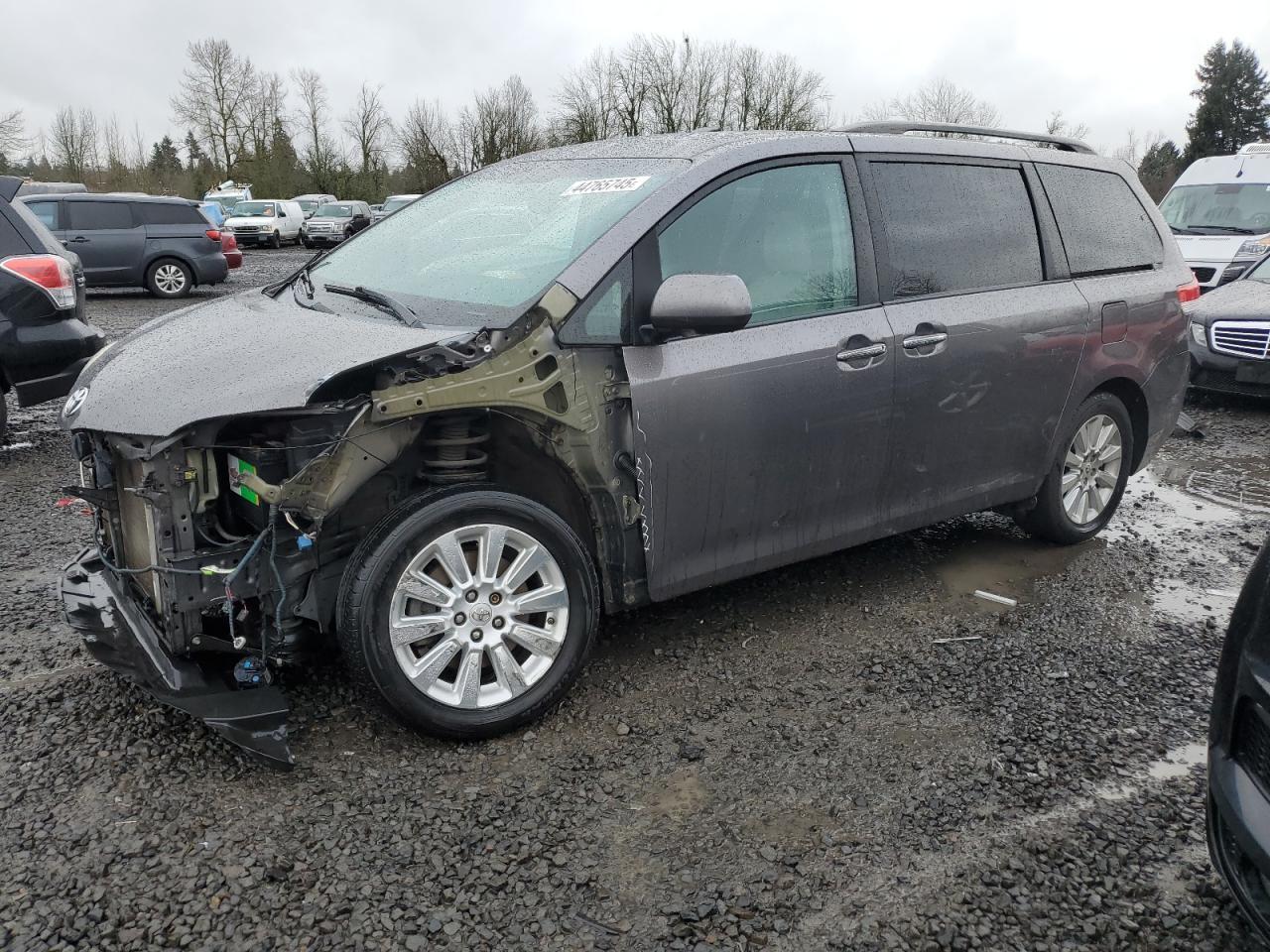 2011 TOYOTA SIENNA XLE